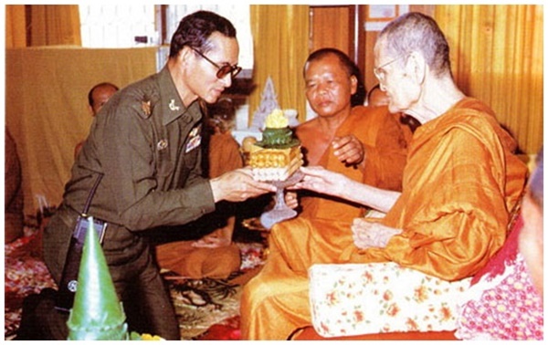 1หลวงปู่ขาว อนาลโย2 (1).jpg